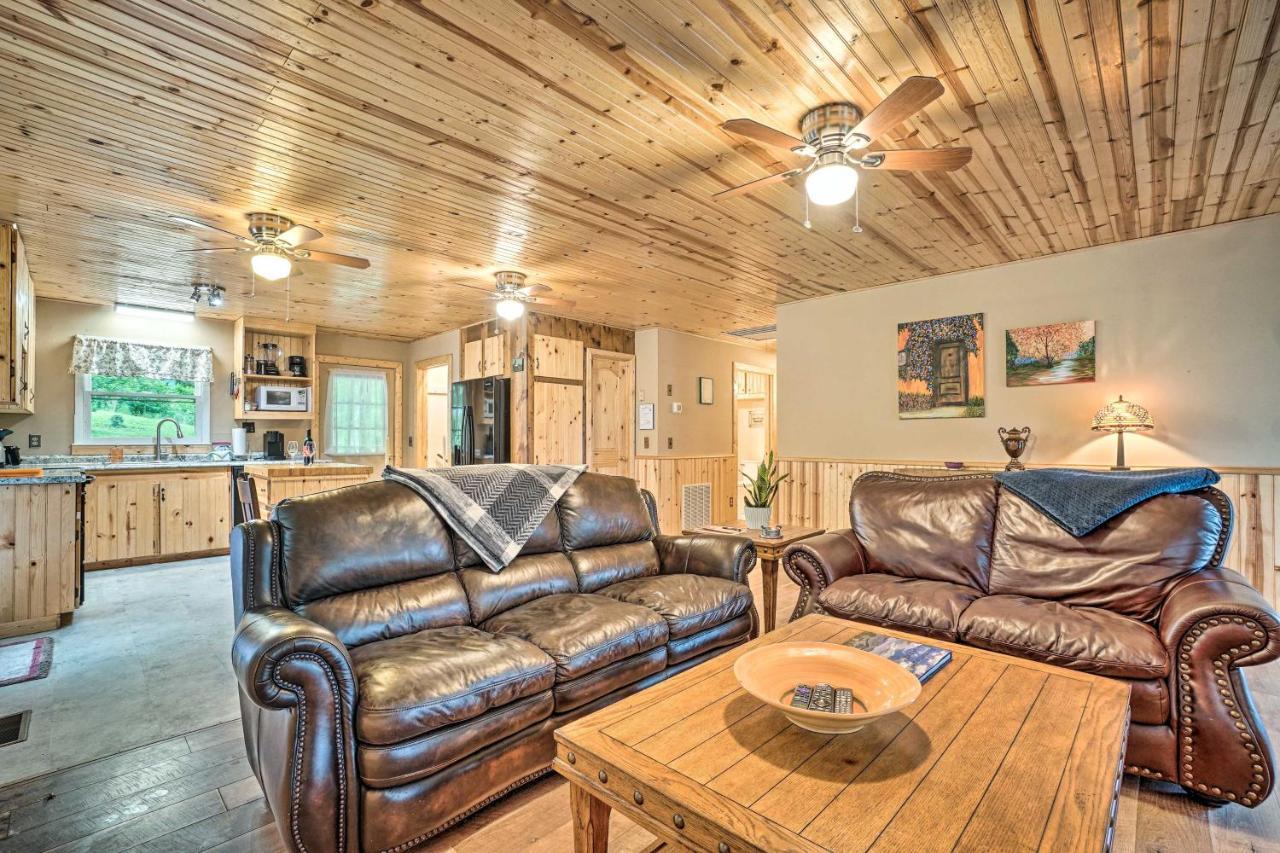 Trinity Oaks Escape With Hot Tub And Fire Pit Villa Clayton Exterior photo