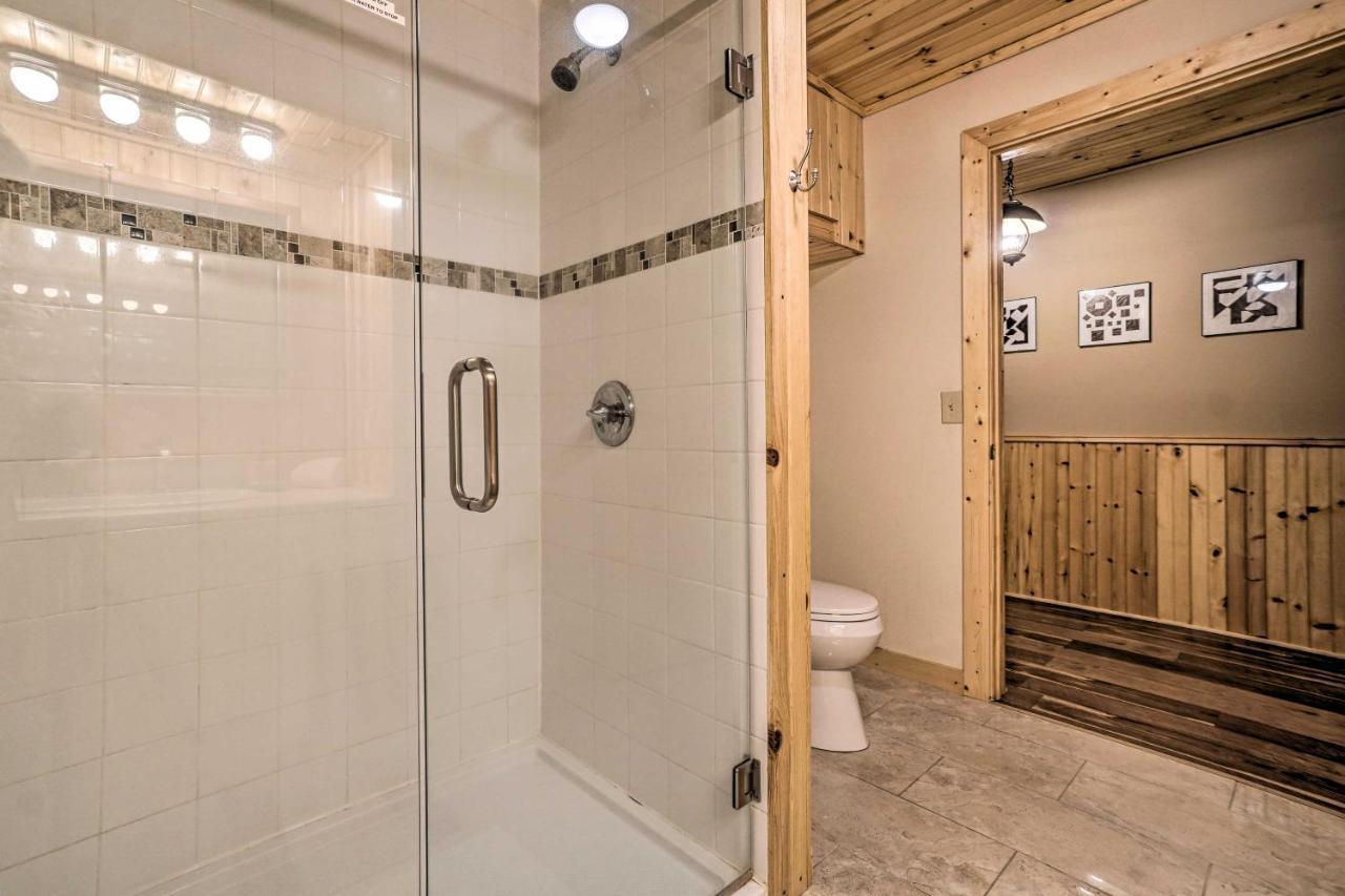 Trinity Oaks Escape With Hot Tub And Fire Pit Villa Clayton Exterior photo