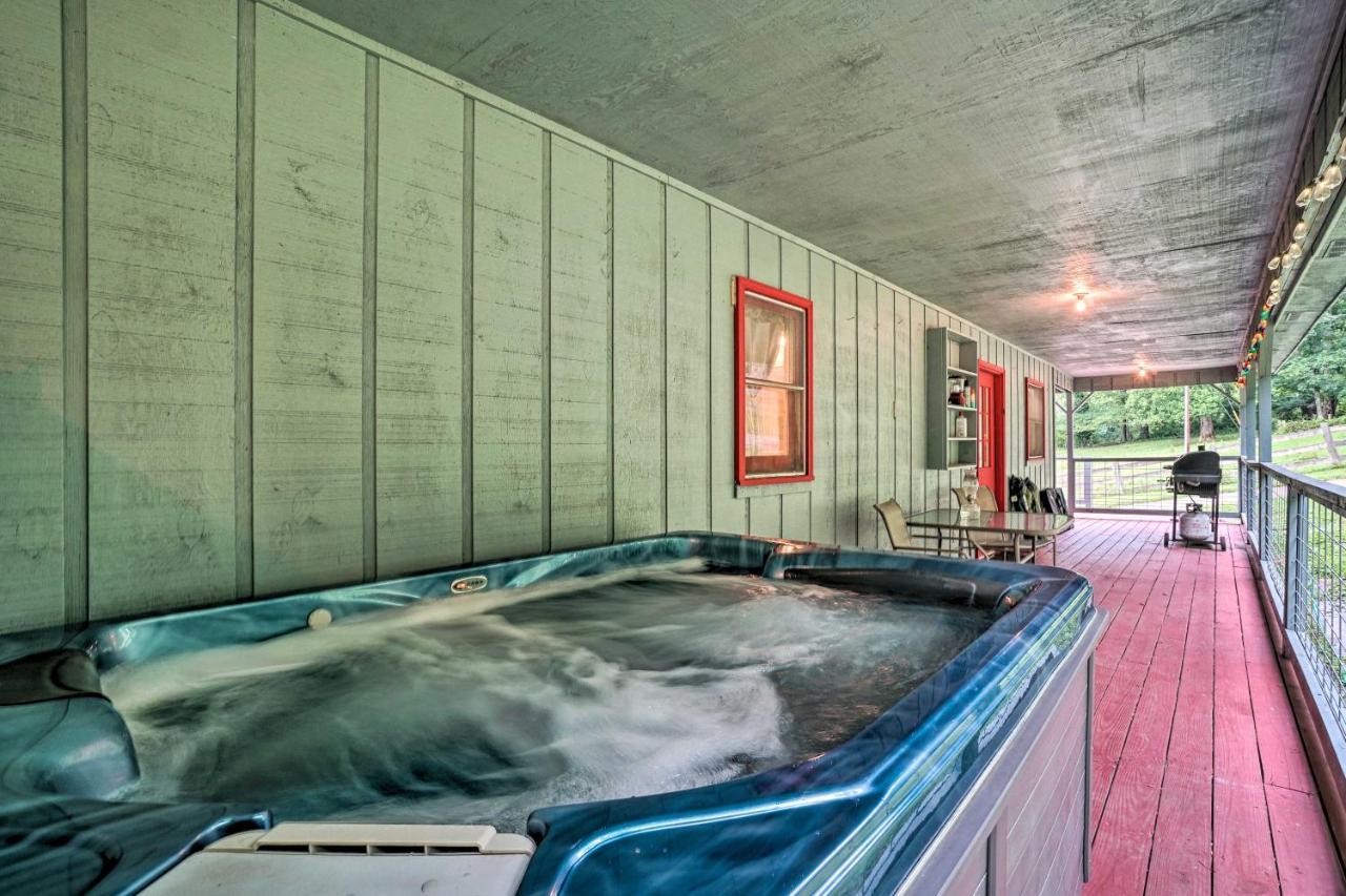 Trinity Oaks Escape With Hot Tub And Fire Pit Villa Clayton Exterior photo